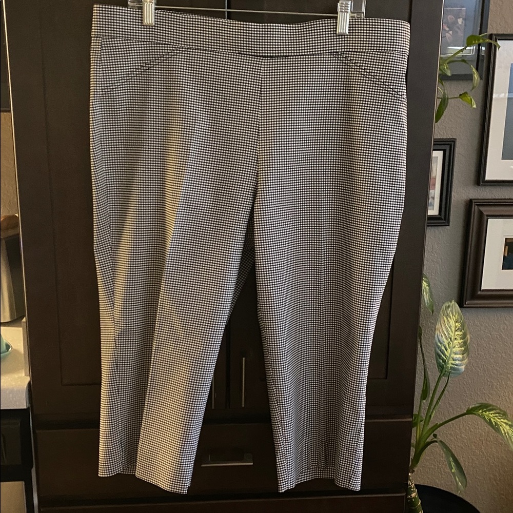 Anne Klein B/W checked capri pants size XL - Picture 3 of 3